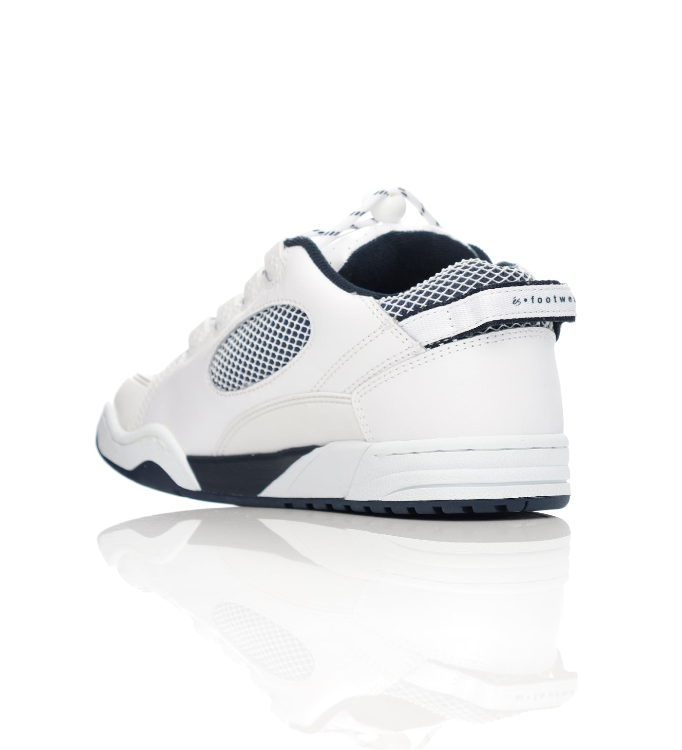 Muska, White