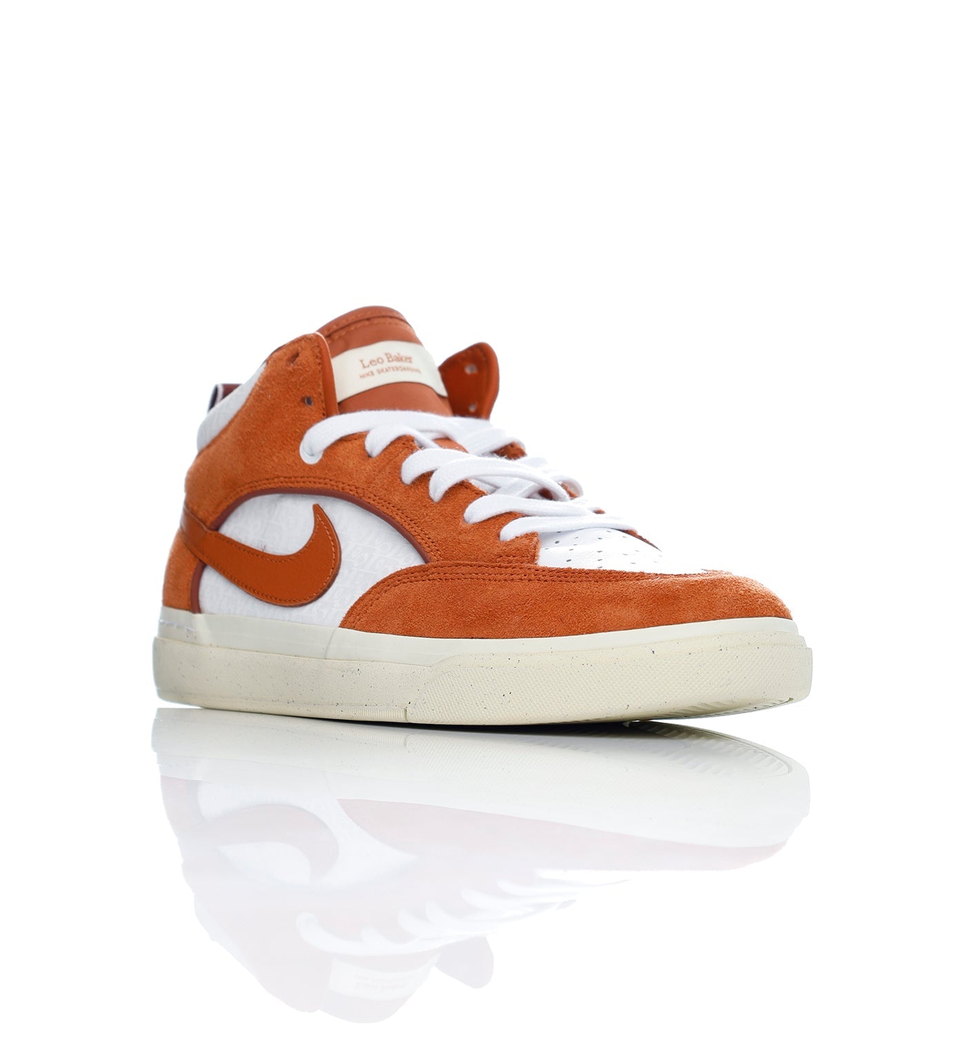 Leo Baker React, Dark Russet