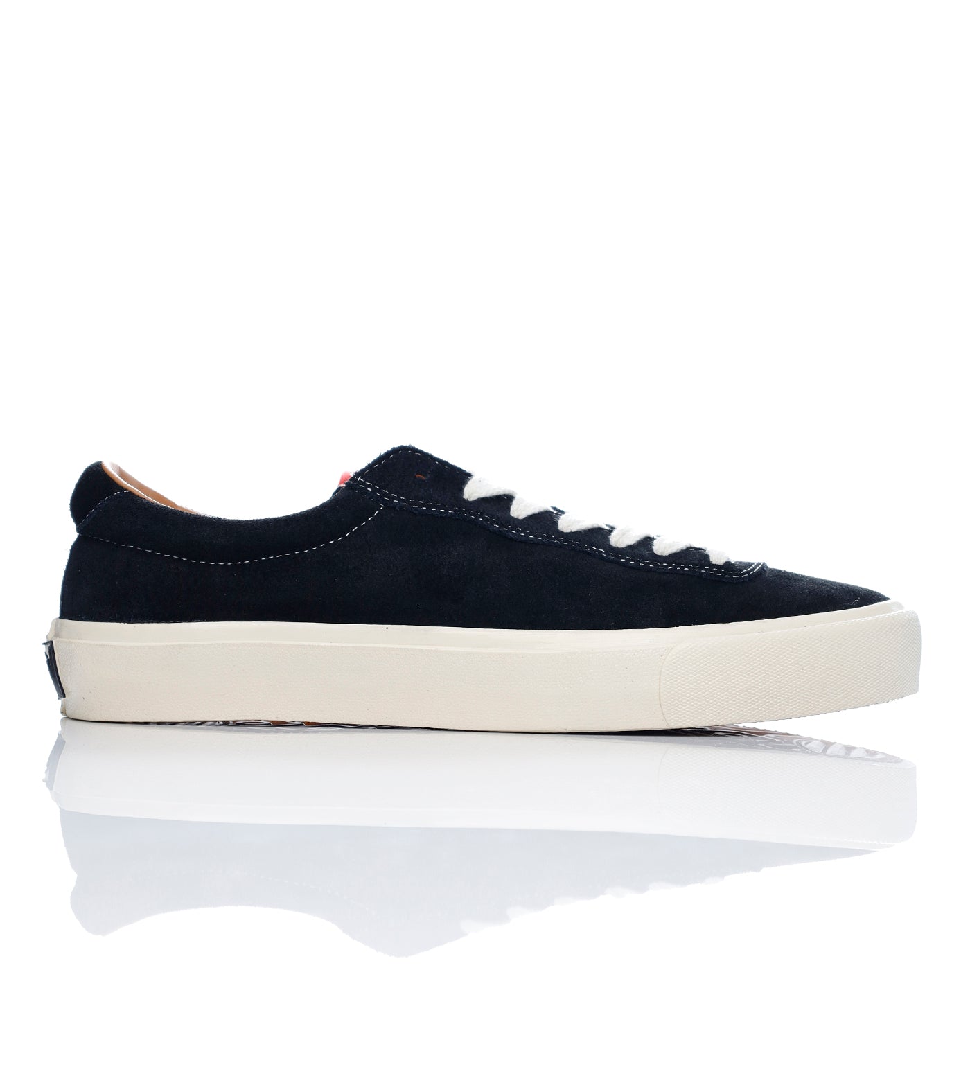 VM001 Lo Suede, Black/White