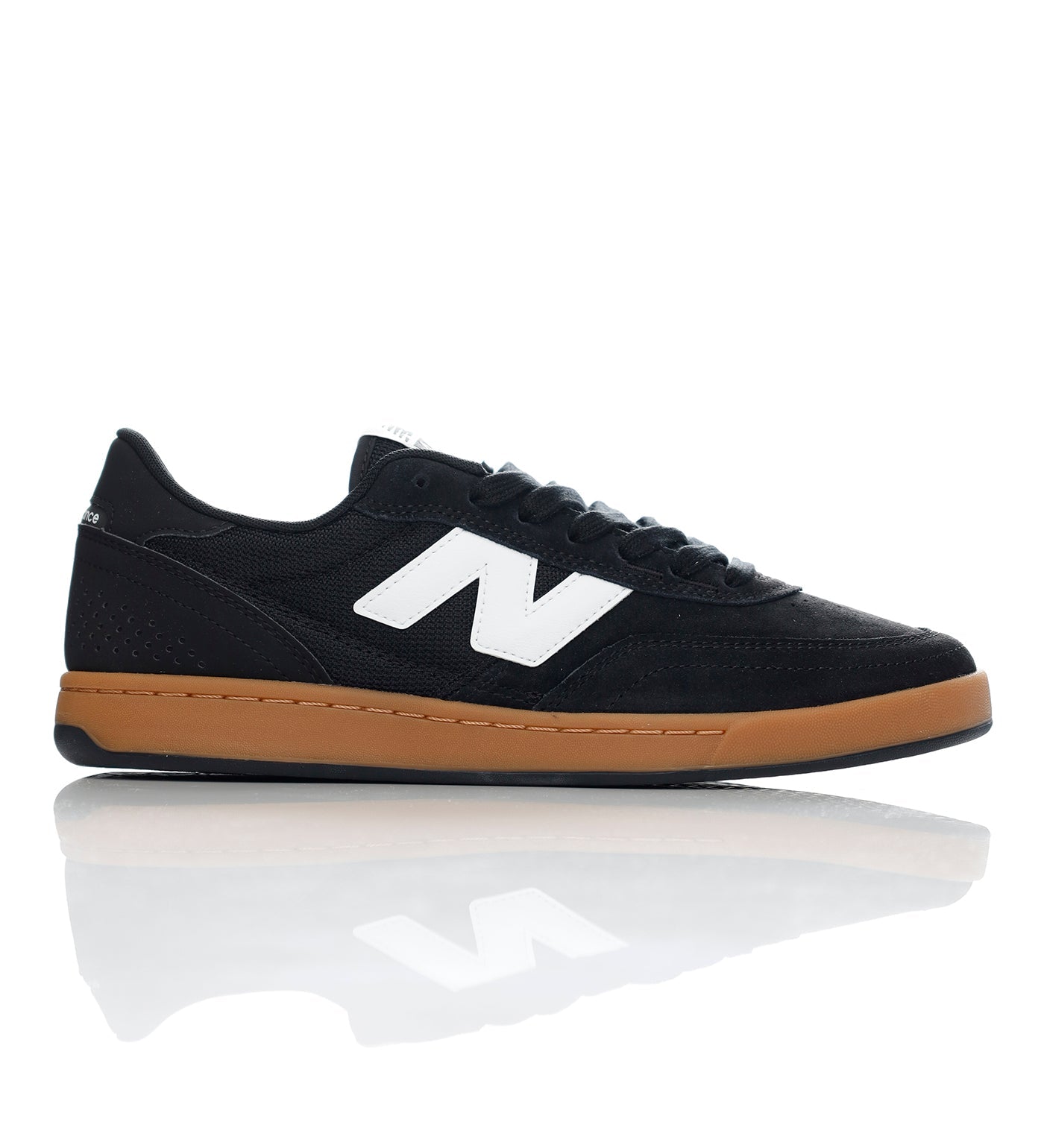 440 v2, Black/White/Gum