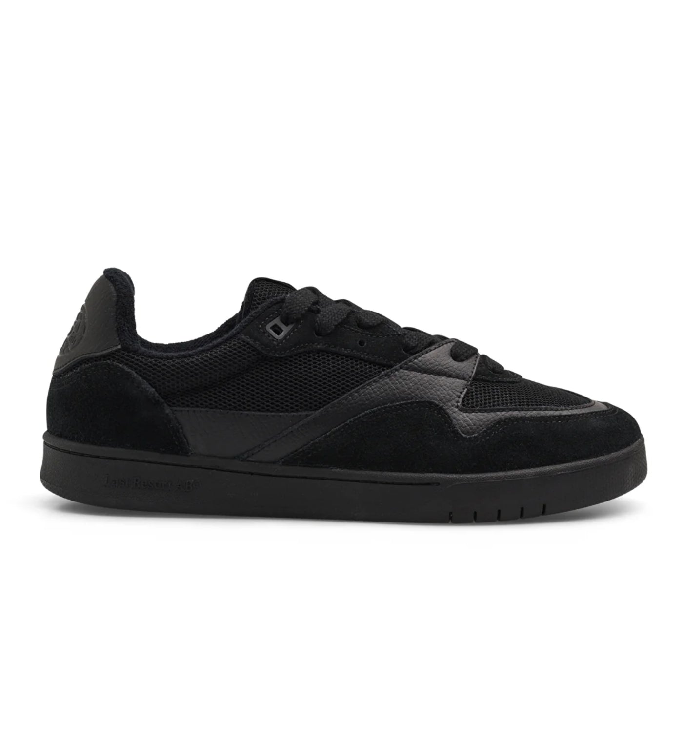 CM002, Black/Black