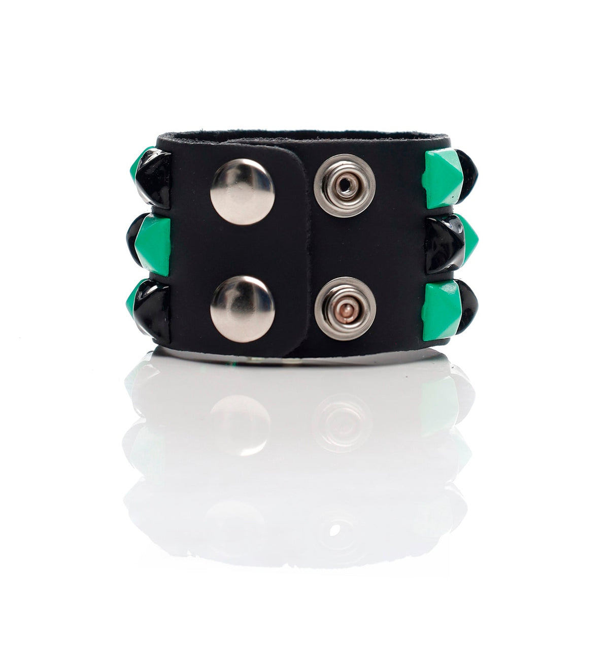 3 Row Pyramid Stud, Black/Green/Black