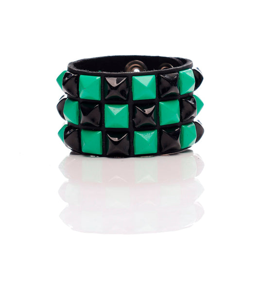 3 Row Pyramid Stud, Black/Green/Black