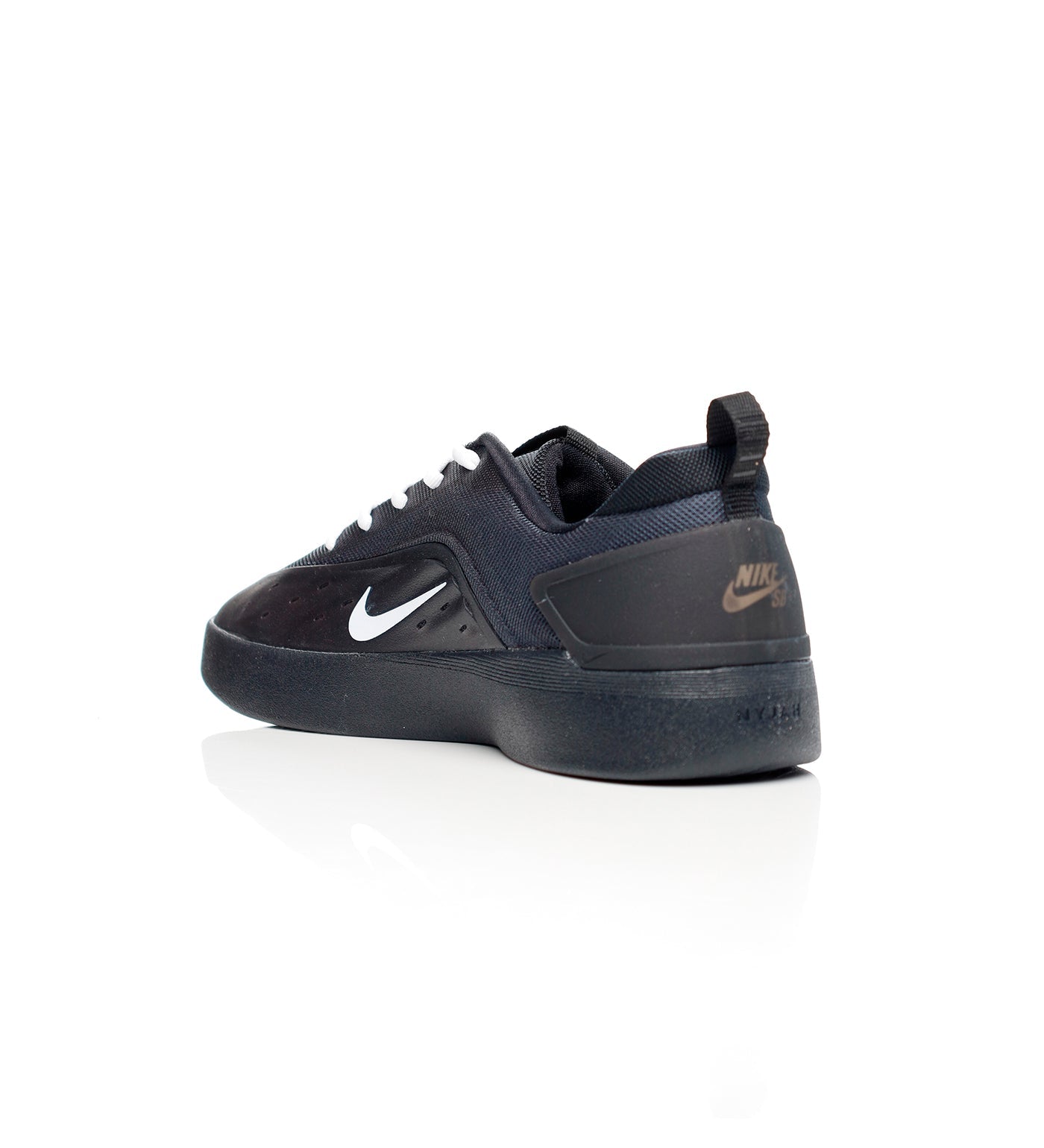 Nyjah 4, Black/White/Black