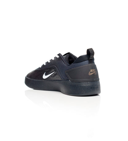 Nyjah 4, Black/White/Black