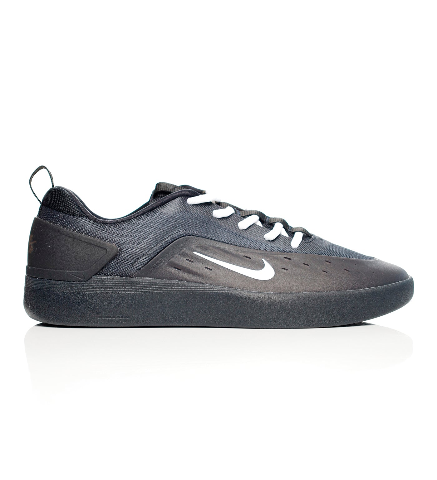 Nyjah 4, Black/White/Black