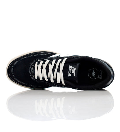 440 v2, Black/White
