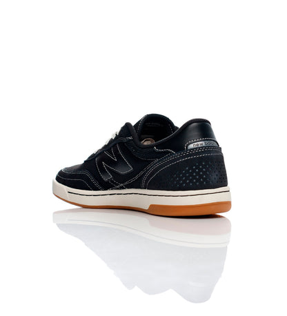 440 v2, Black/White